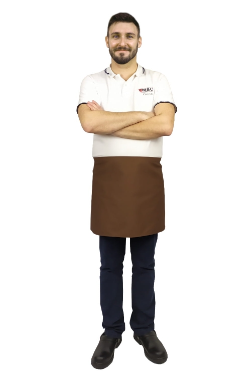 Pantaloni de servire maro, lungime 40 cm.