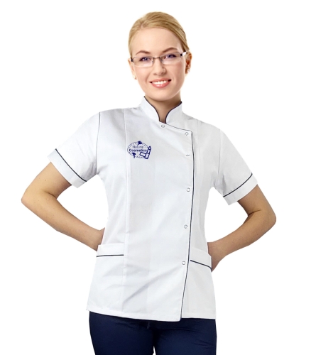 Jachet cosmetic alb cu logo și detalii în amarant.