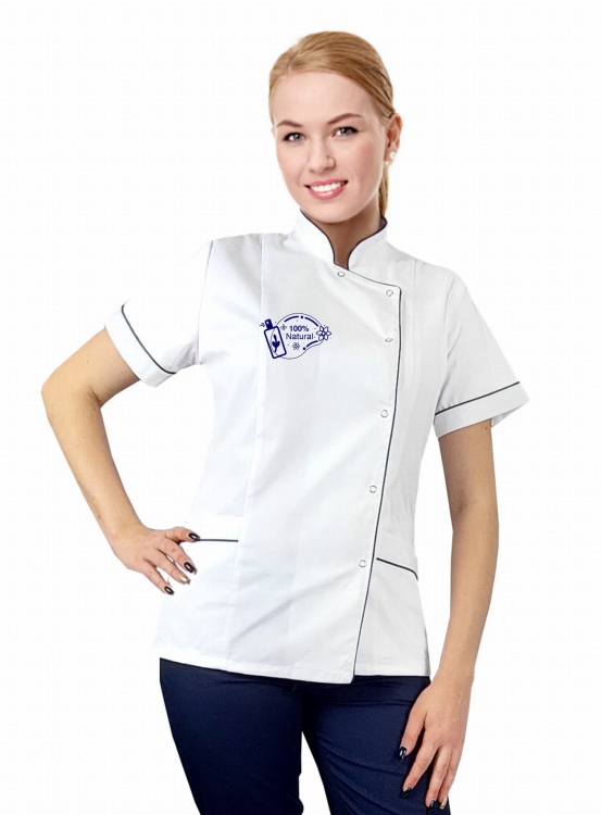 Jachet cosmetic alb cu dantelă amarant și logo.