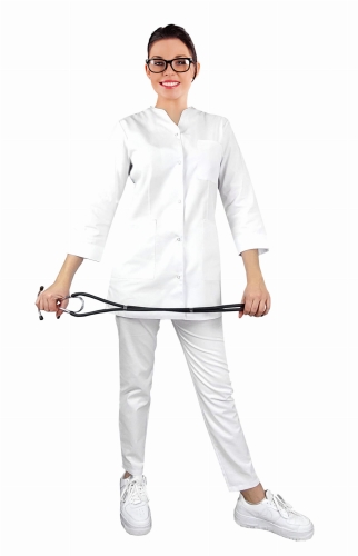 Compleu medical feminin cu mânecă 3/4 și tiv alb.