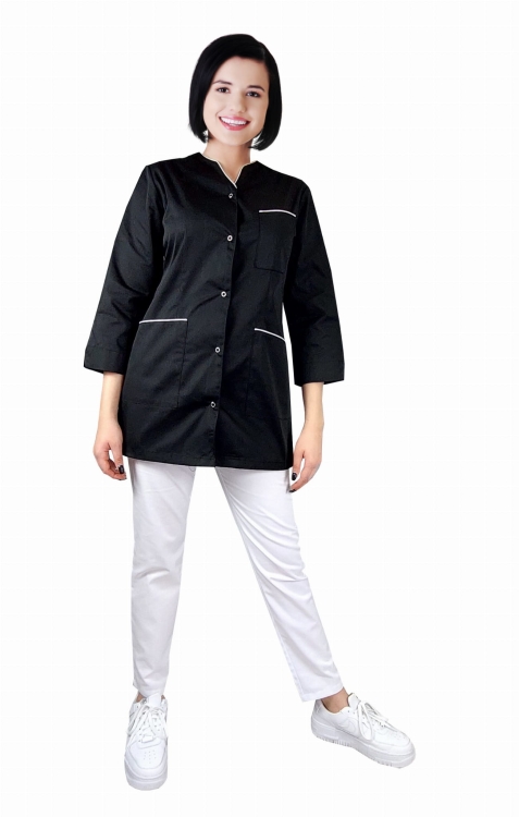 Compleu medical feminin cu mânecă 3/4 și bordură albă.