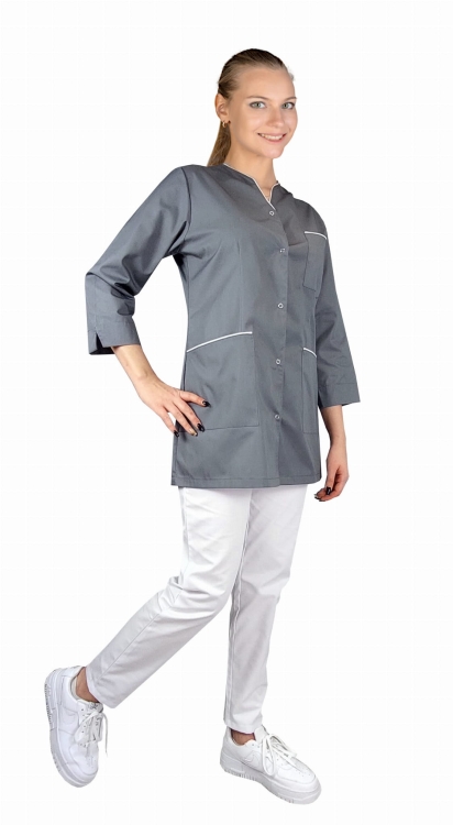 Compleu medical feminin cu mânecă 3/4 și tiv alb.