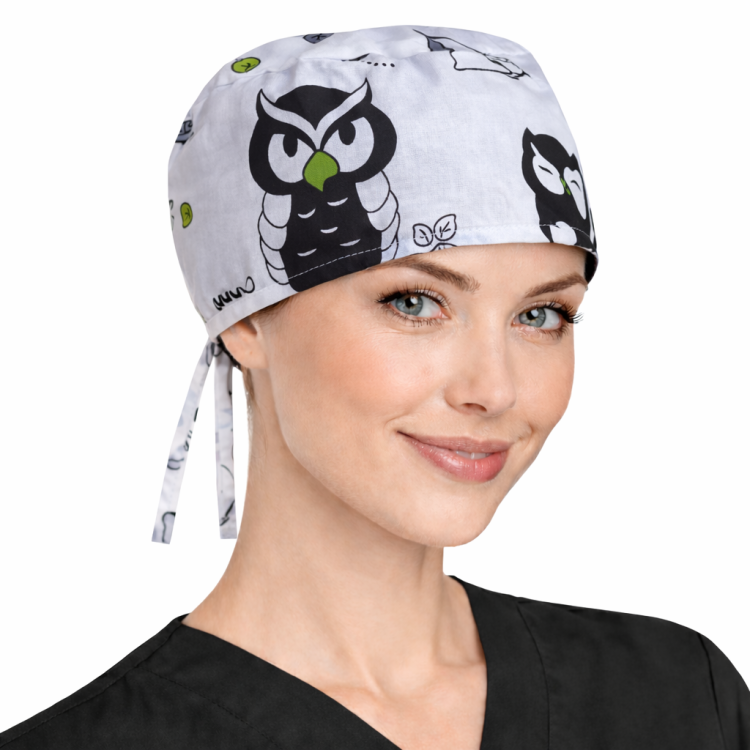 Czepek medyczny w kolorowe bajkowe wzory dla medyków W2.png