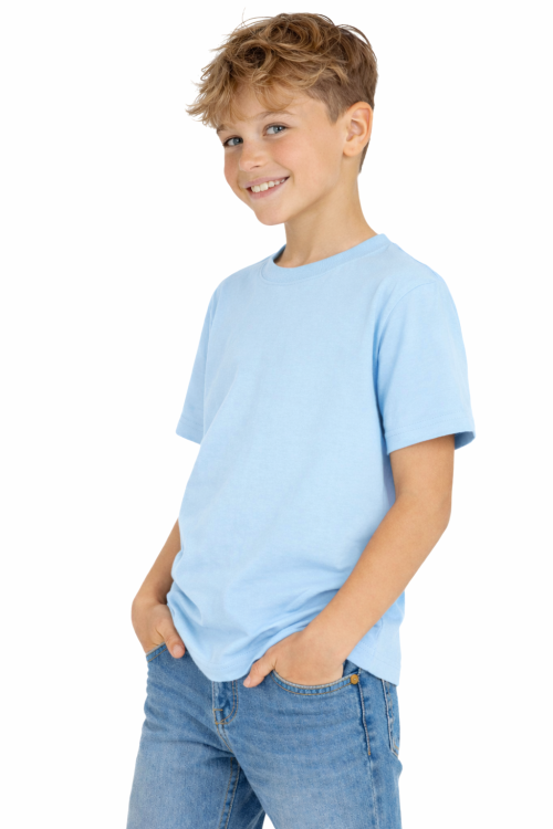 T-shirt dziecięcy dla chłopca i dziewczynki kolor jasnyniebeski widok chłopca w t-shirt.png