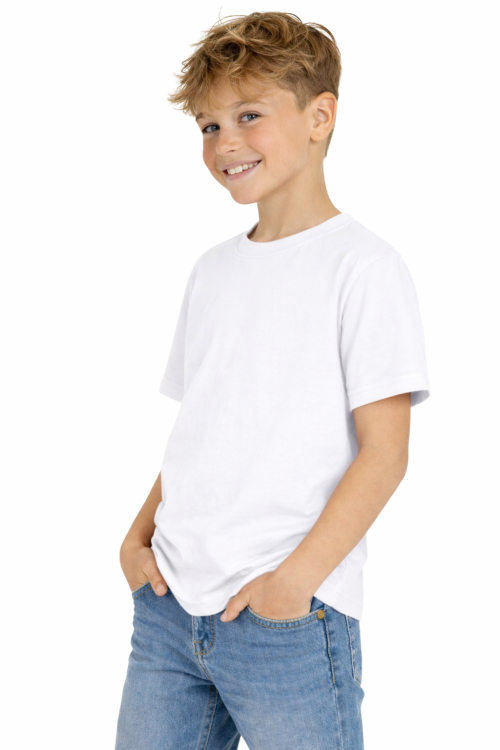 T-shirt dziecięcy dla chłopca i dziewczynki kolor biały widok chłopca w t-shirt.png