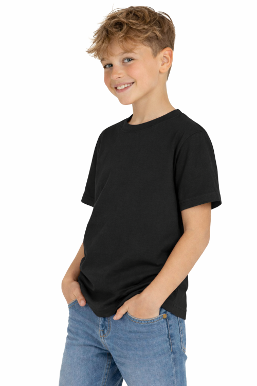 T-shirt dziecięcy dla chłopca i dziewczynki kolor czarny widok chłopca w t-shirt.png