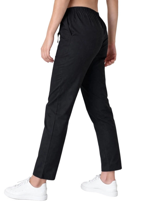 Spodnie medyczne cygaretki w kolorze czarnym