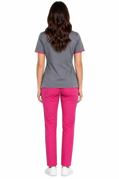 Bluza i cygaretki w komplecie MEDICAL BEAUTY żakiet szary  z różową lamówką i różowe spodnie cygaretki